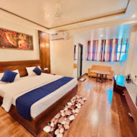 Hotel Parth Sitapur Muafi Bagian luar foto