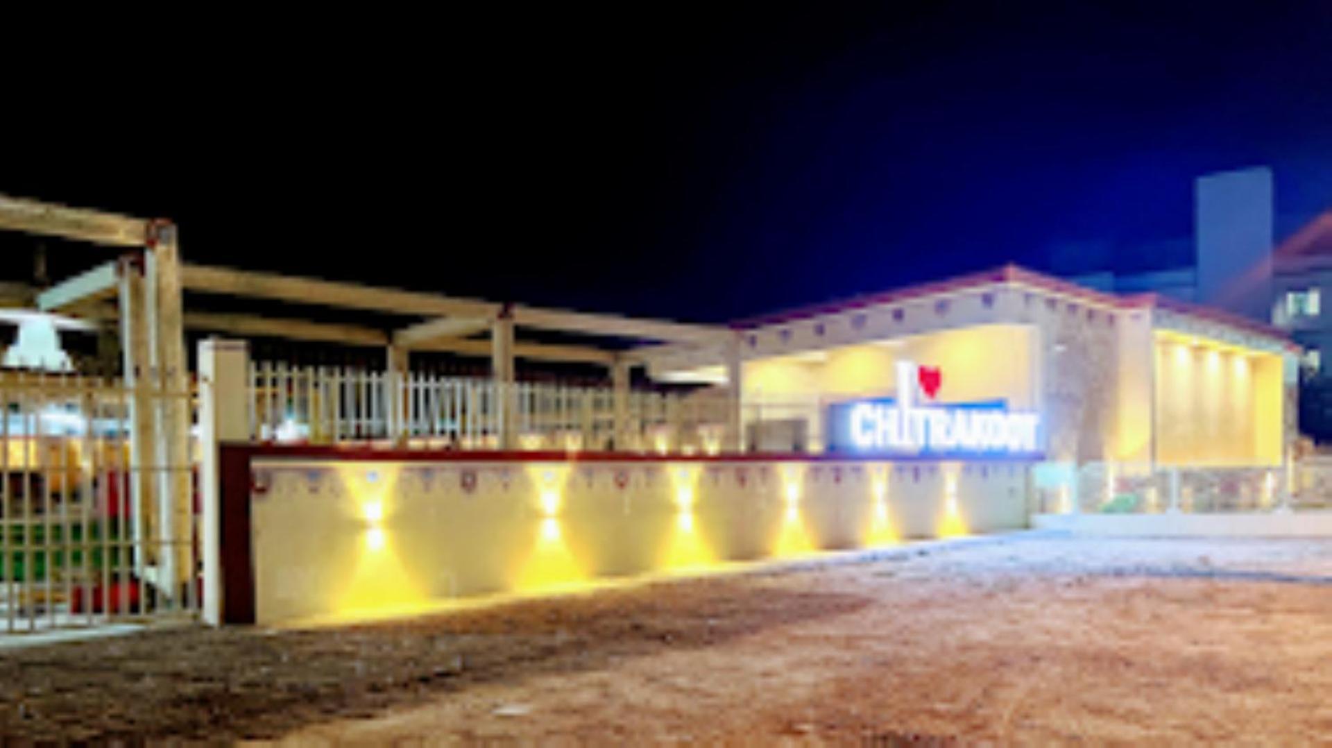 Hotel Parth Sitapur Muafi Bagian luar foto
