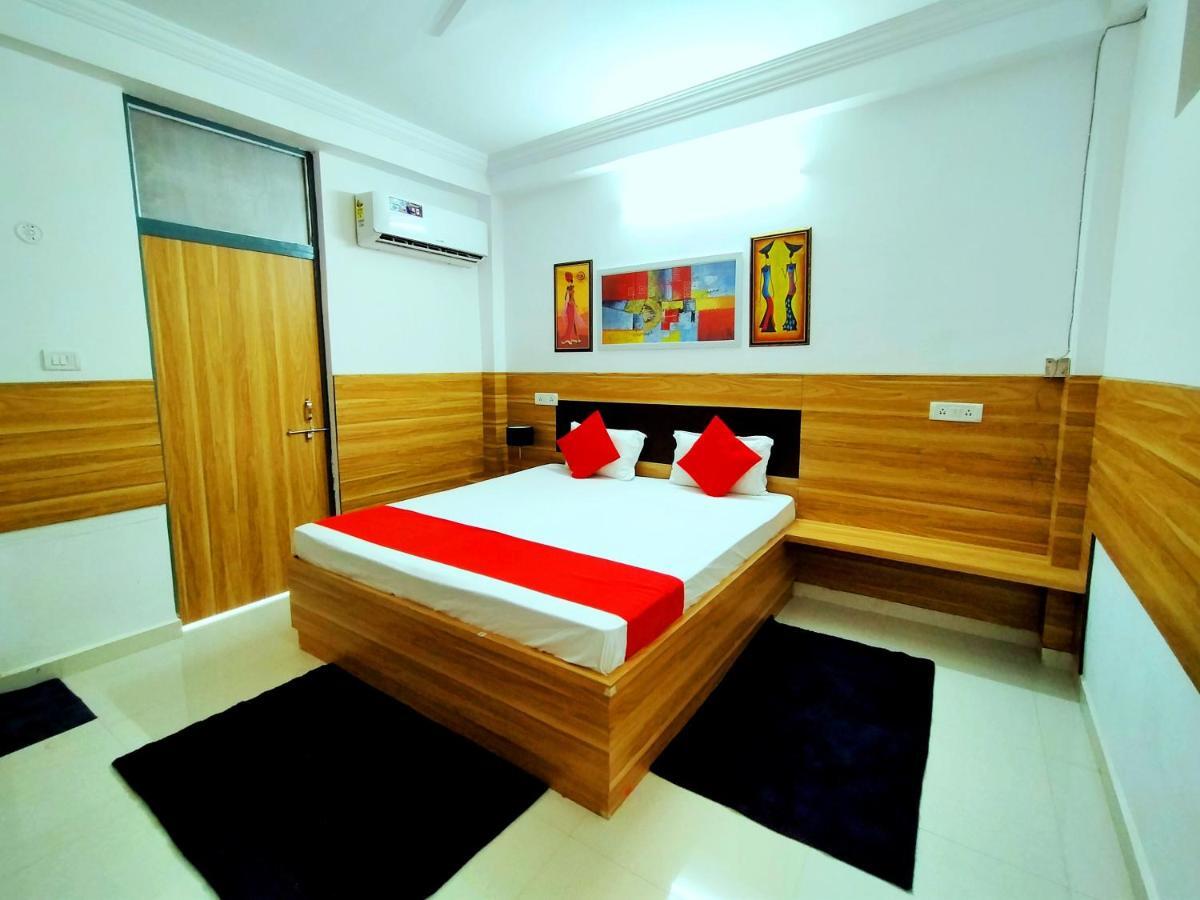 Hotel Parth Sitapur Muafi Bagian luar foto