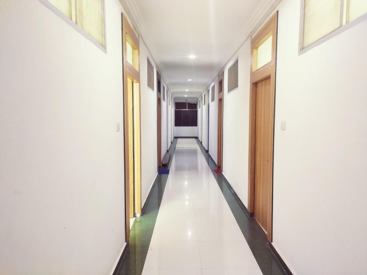 Hotel Parth Sitapur Muafi Bagian luar foto