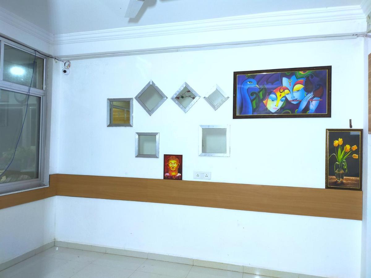 Hotel Parth Sitapur Muafi Bagian luar foto