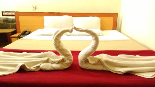 Hotel Parth Sitapur Muafi Bagian luar foto