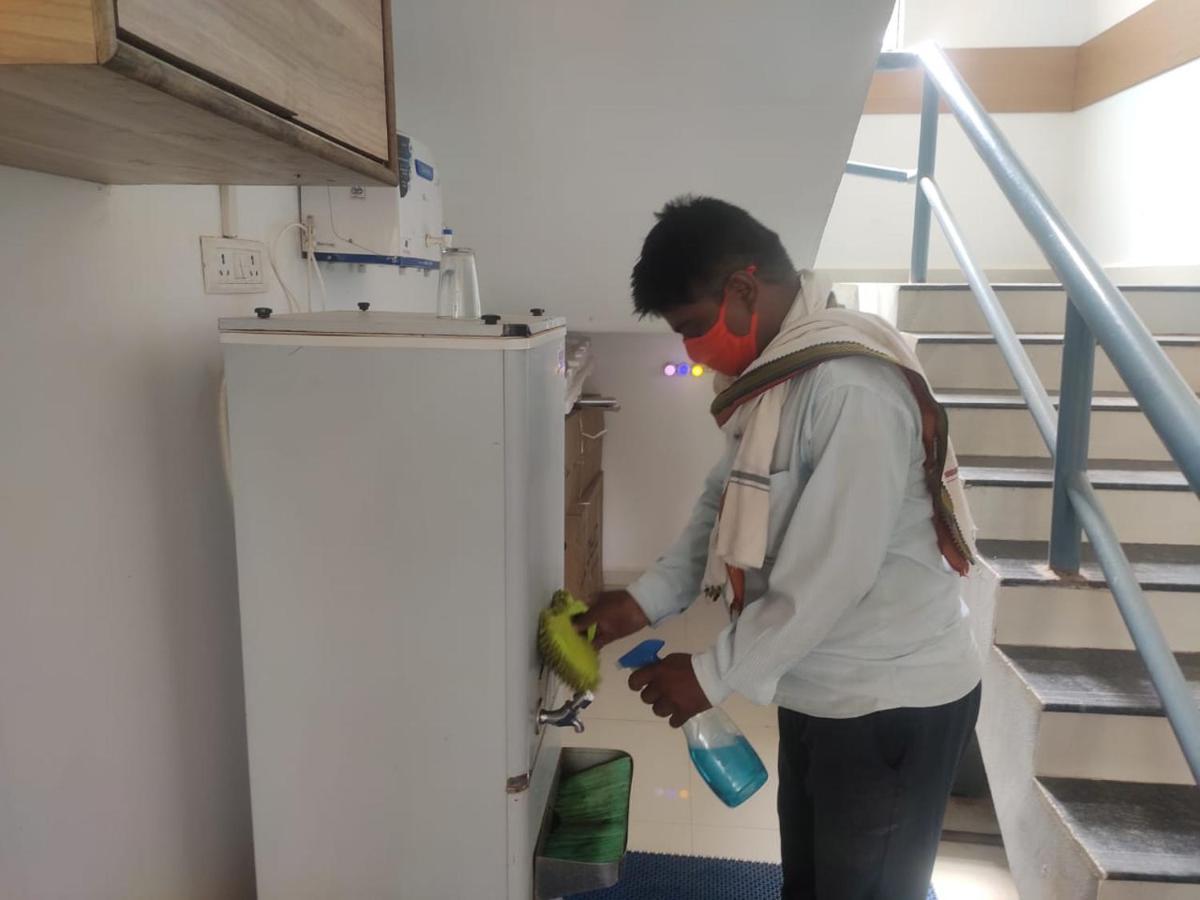 Hotel Parth Sitapur Muafi Bagian luar foto
